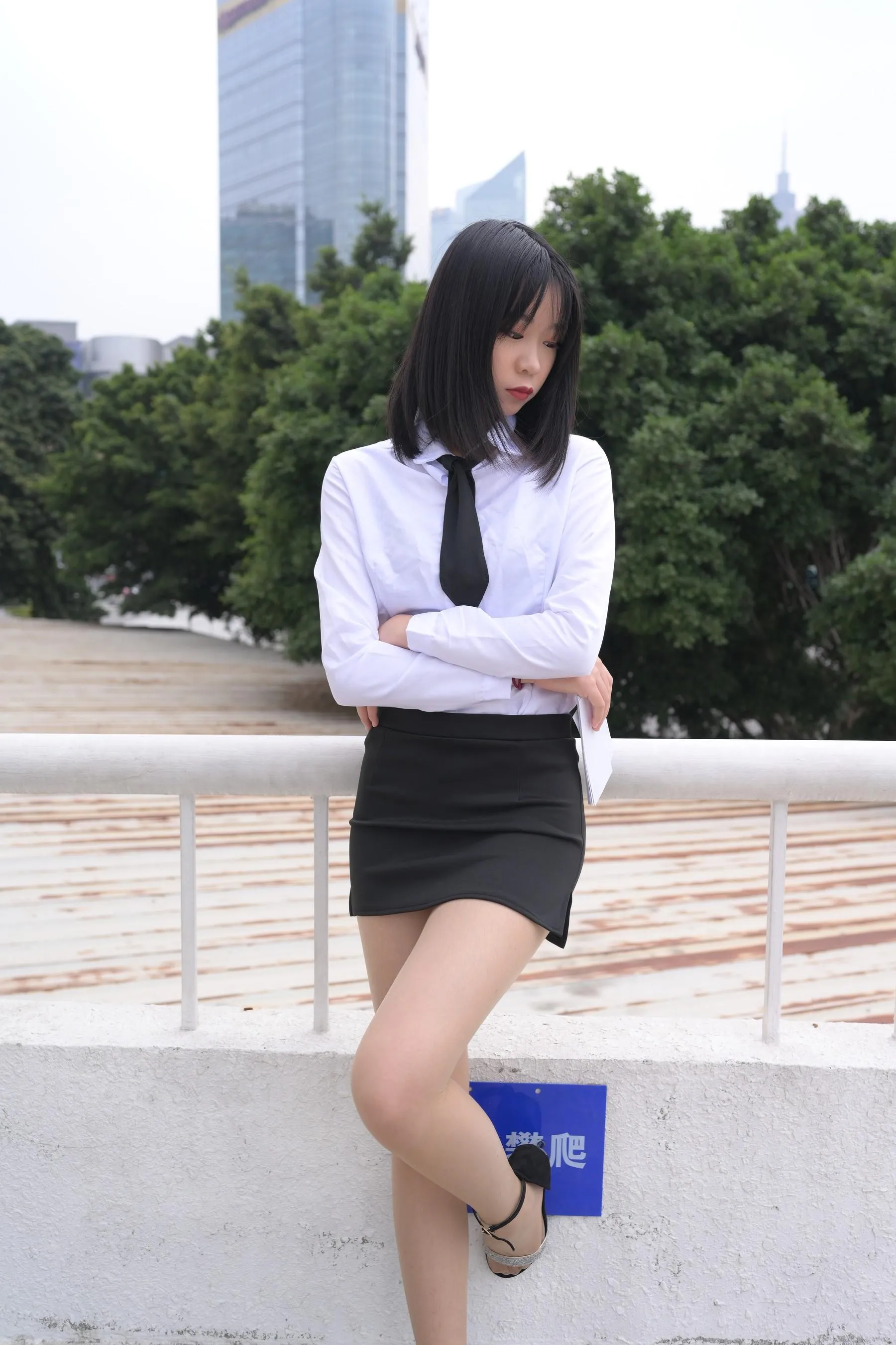 [魔镜街拍] NO.084 程生街拍-商城推销美女长腿肉丝制服 [456P]插图4